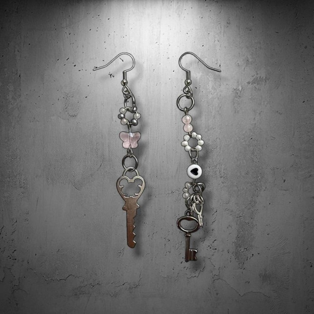 Unique silver key asymmetrical dangle earrings - Picture 2 of 3